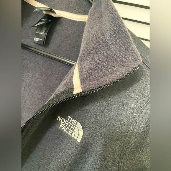 The North Face-Women’s Charcoal Gray Softshell Jacket W/Fuzzy Interior-LARGE - Picture 4 of 5